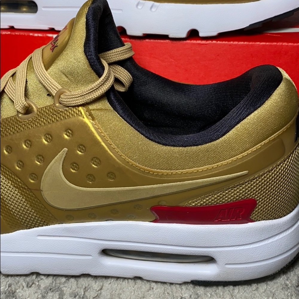 NIKE Zero Gold / White men's Size 13